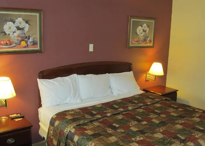First Western - Fairmont Motel 2*