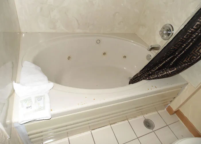First Western - Fairmont Motel 2*